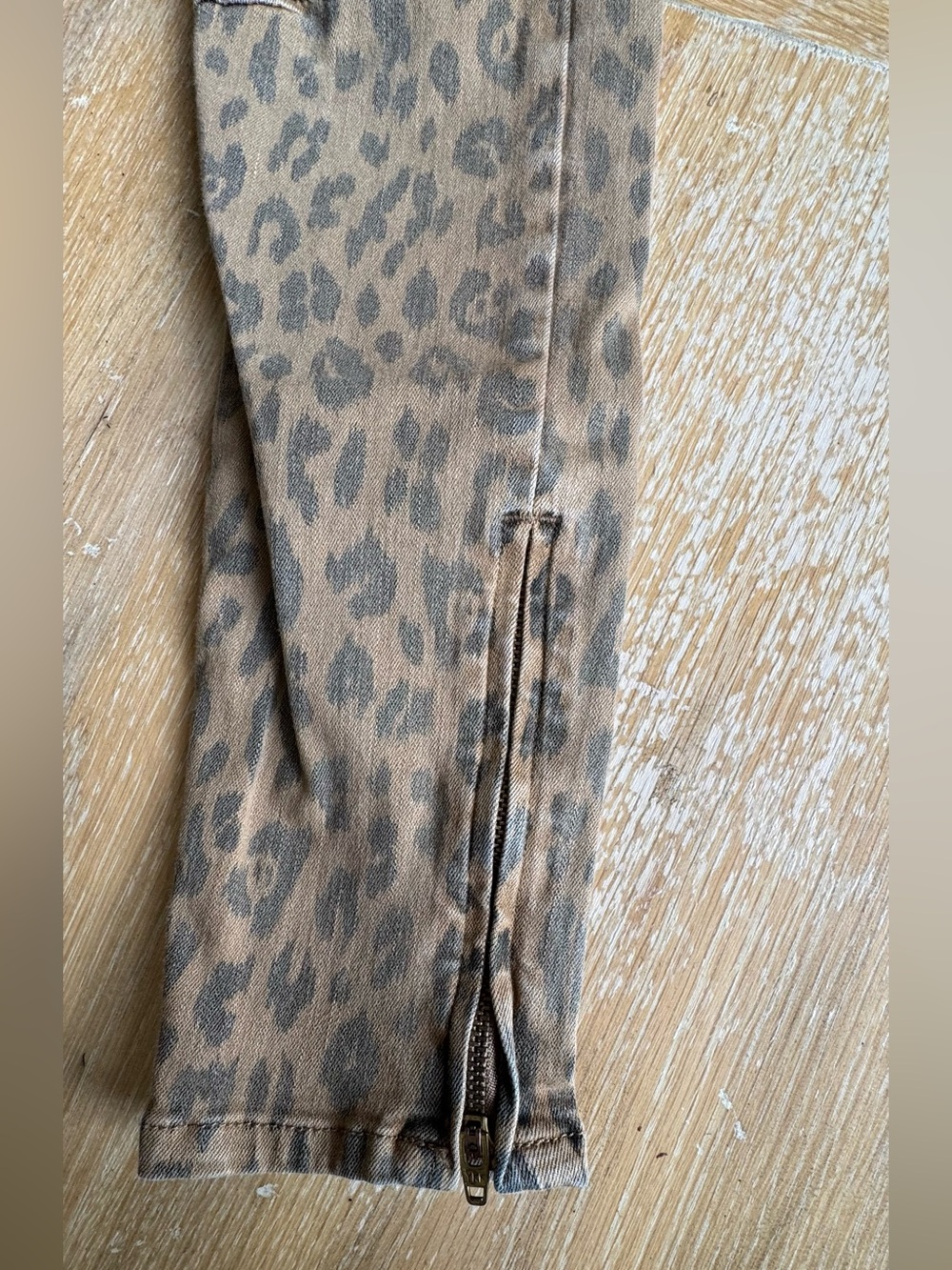 Frame Denim Leopard-Print Skinny Cargo Jeans - Brown - Picture 5 of 7